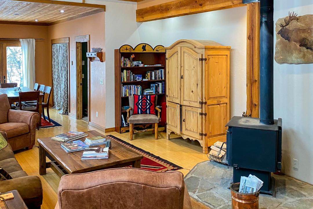 Photo of Livingroom in Victor