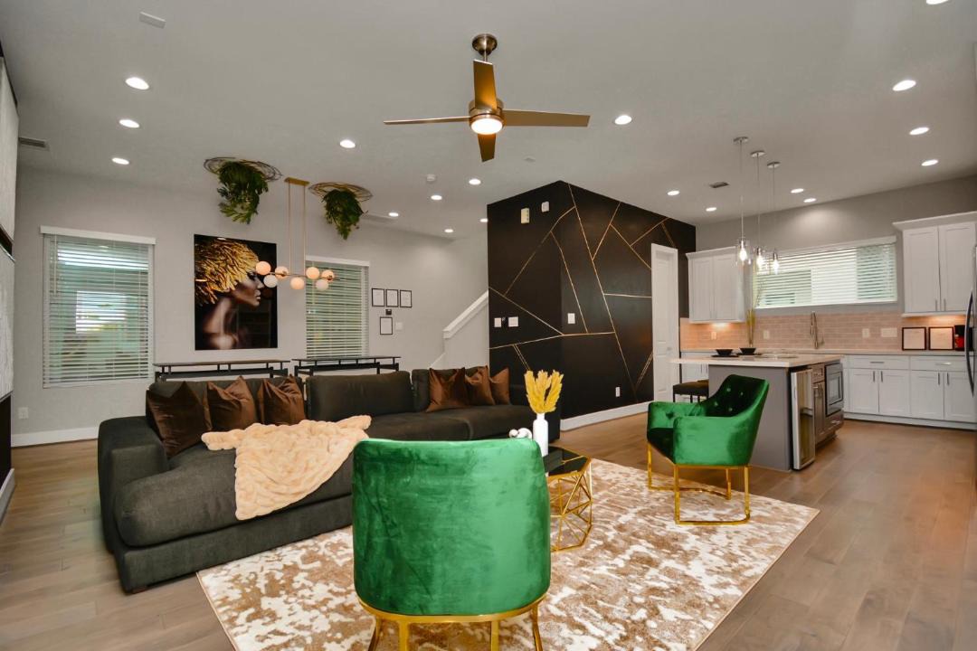 Photo of Livingroom in Northside
