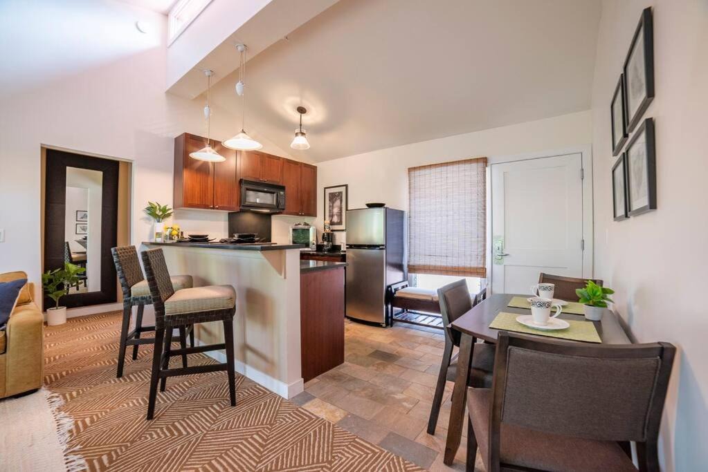 Photo of Livingroom in Historic Lahaina Front Street