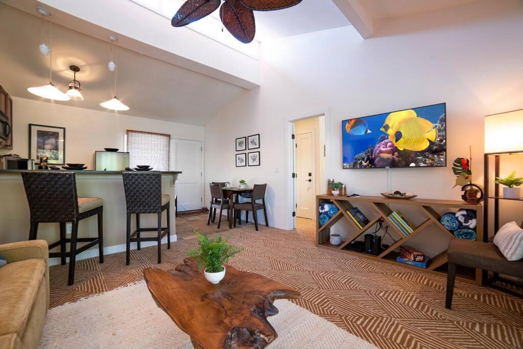 Photo of Livingroom in Historic Lahaina Front Street