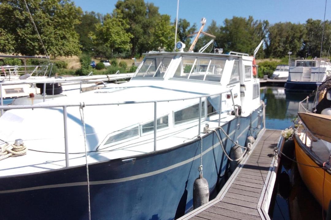 Photo of Others in Valence