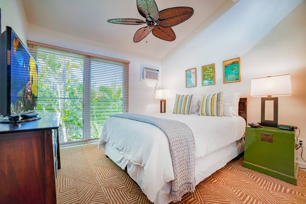 Photo of Bedroom in Historic Lahaina Front Street