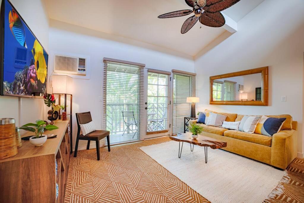 Photo of Livingroom in Historic Lahaina Front Street