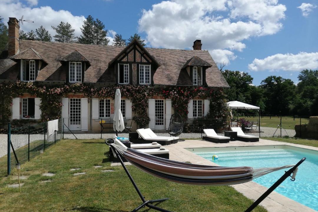 Photo of Others in Isdes