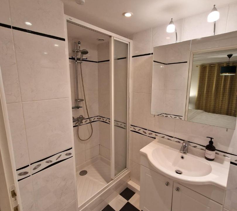 Photo of Bathroom in Canouville