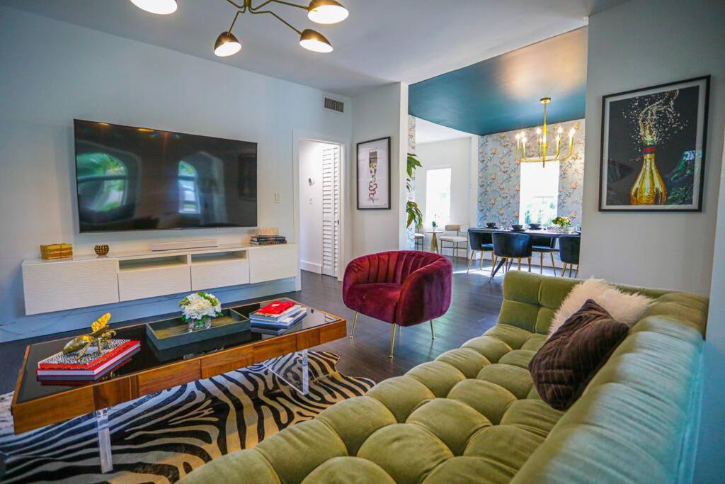 Photo of Livingroom in Bayside Historic District