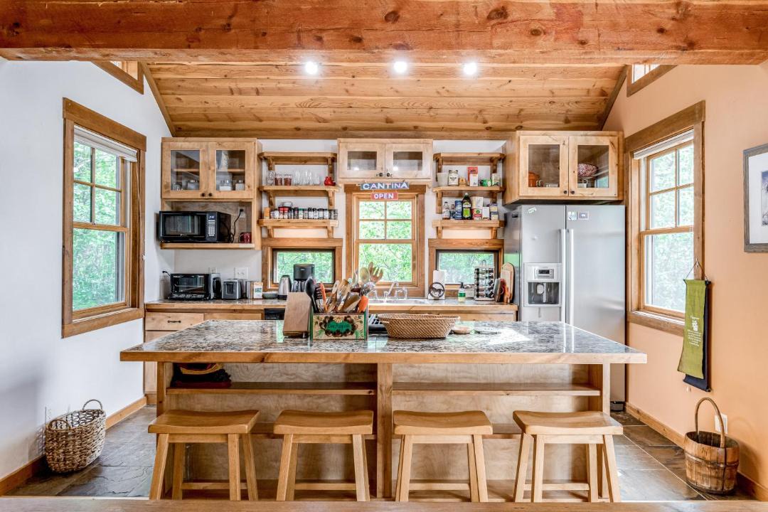 Photo of Others in Victor