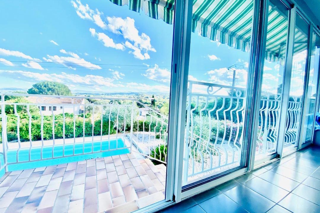 Photo of Patio Balcony in Saint-Martin-d'Ardeche