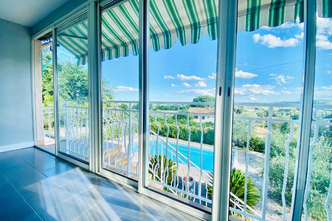 Photo of Patio Balcony in Saint-Martin-d'Ardeche