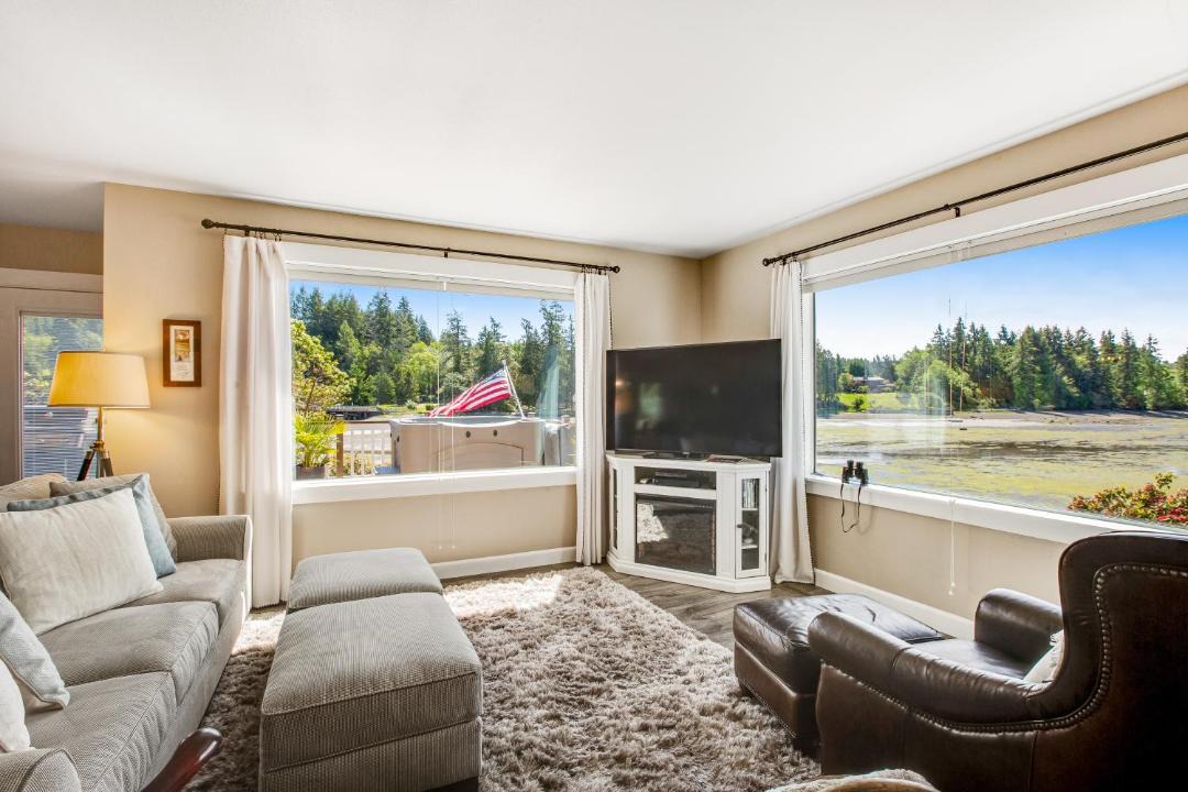 Photo of Livingroom in Allyn-Grapeview