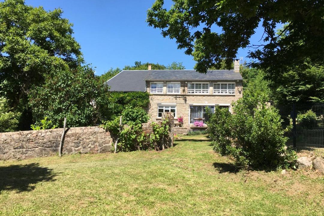 Photo of Buildings in Alligny-en-Morvan