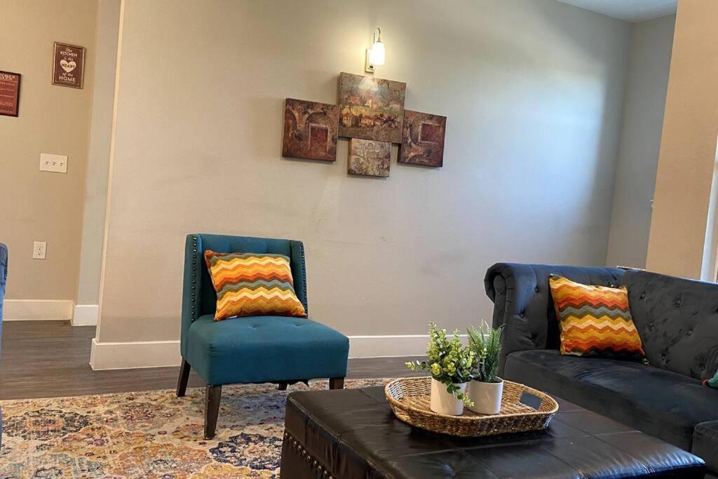 Photo of Livingroom in Weston