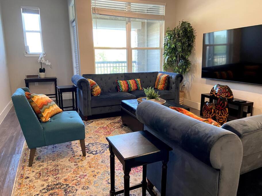 Photo of Livingroom in Weston
