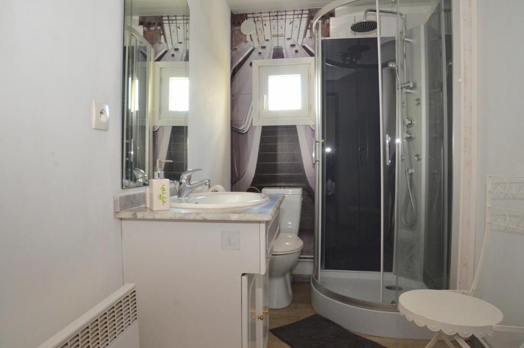 Photo of Bathroom in Ferques