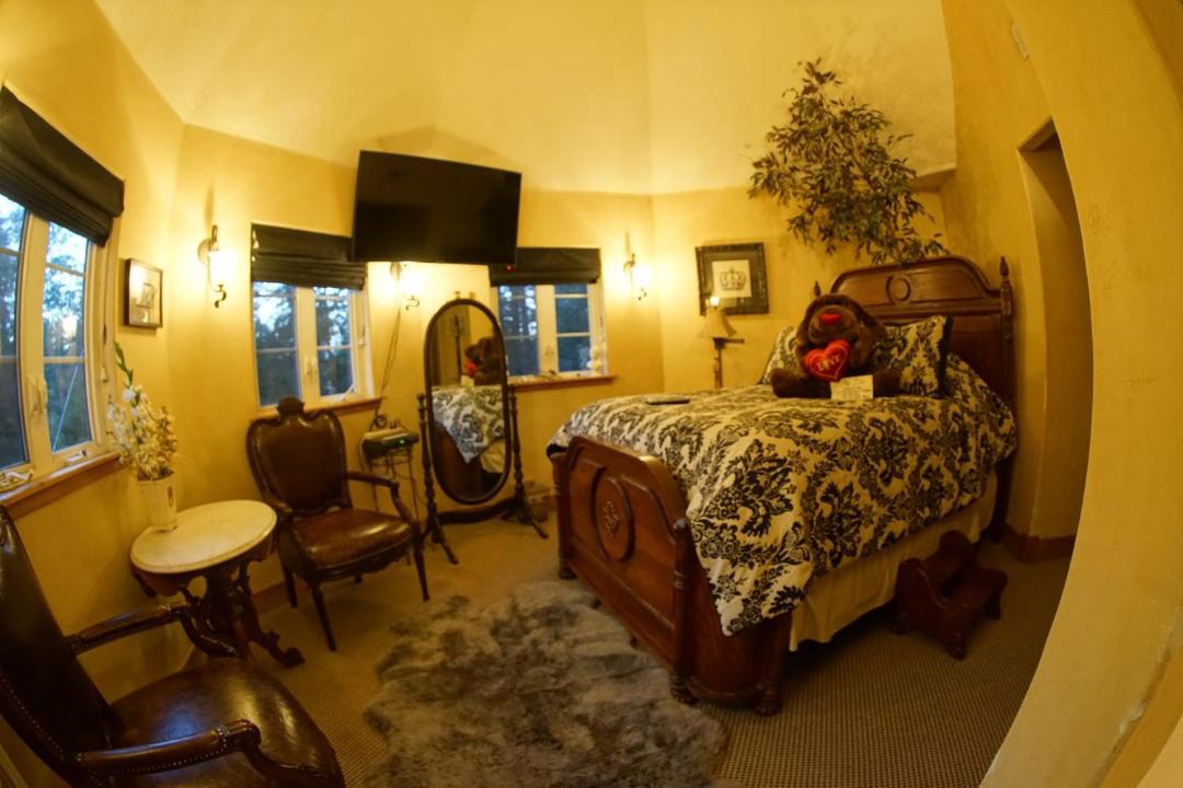 Photo of Bedroom in Lake Arrowhead