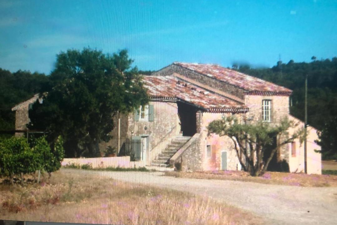 Photo of Buildings in Entrecasteaux