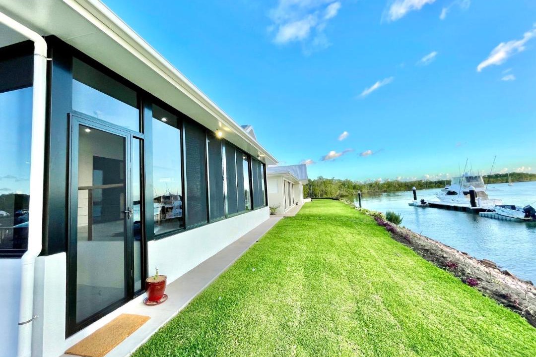 Photo of Others in Lucinda