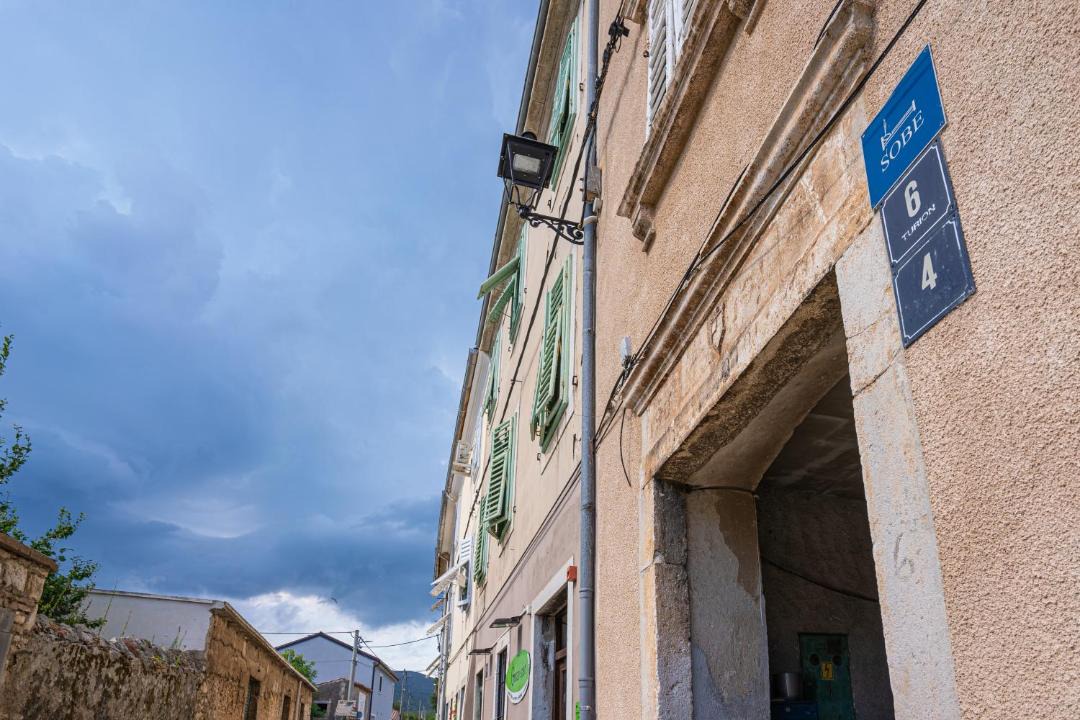 Photo of Others in Cres