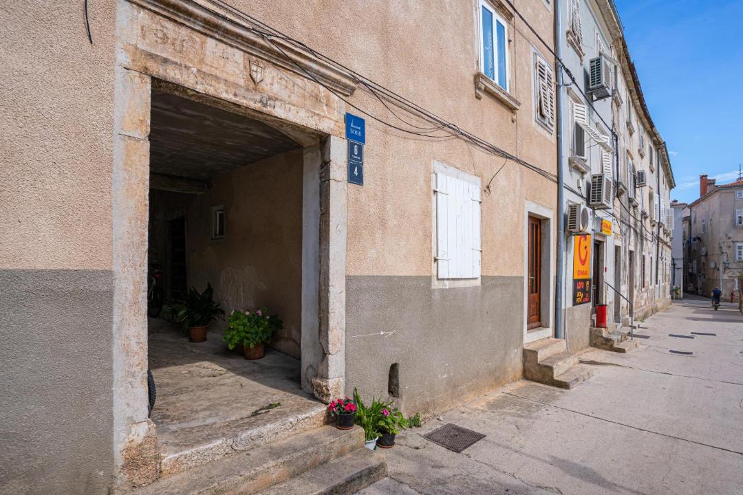 Photo of Others in Cres