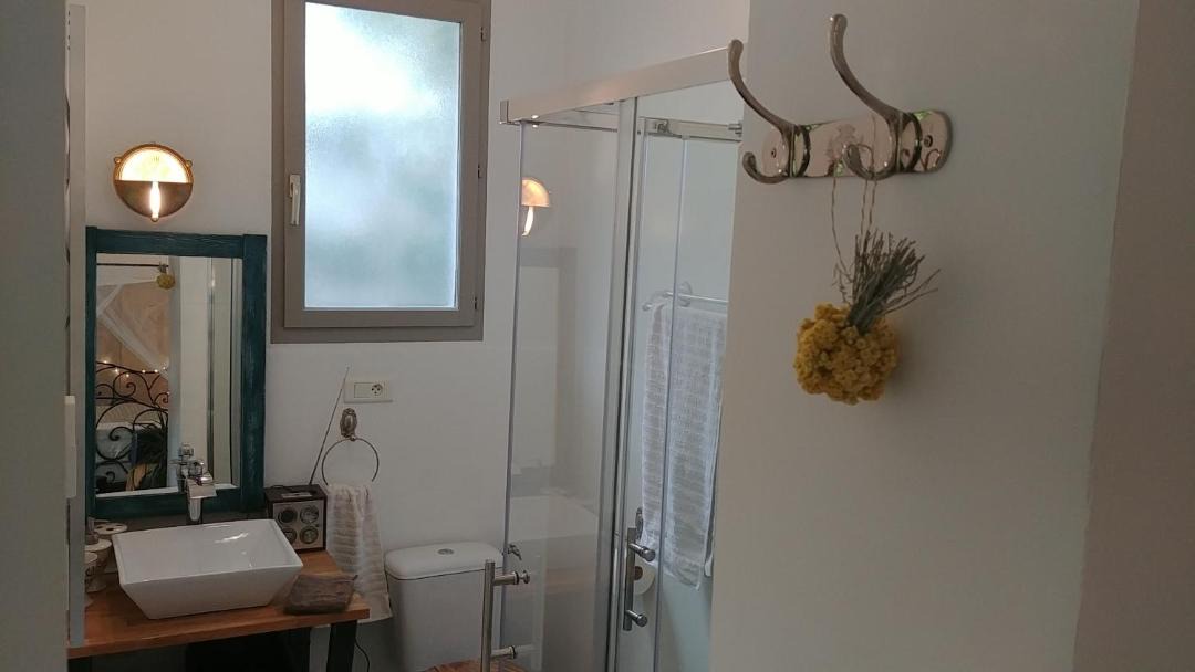 Photo of Bathroom in Nyons