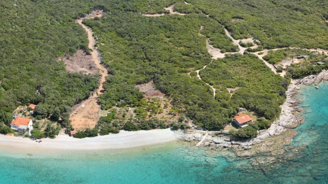 Photo of Others in Ustrine