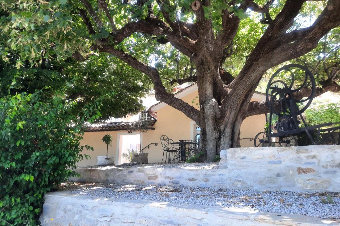 Photo of Others in Sablet