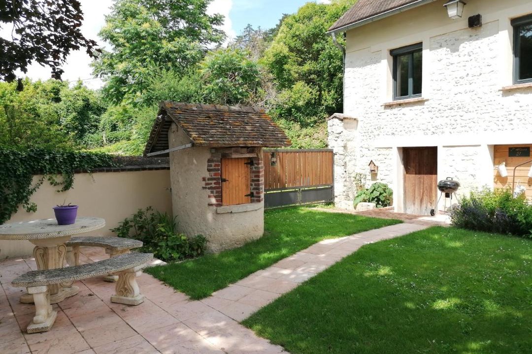 Photo of Buildings in Sainte-Genevieve-les-Gasny
