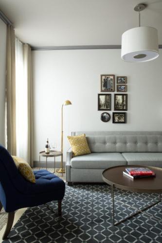 Photo of Livingroom in Theater District