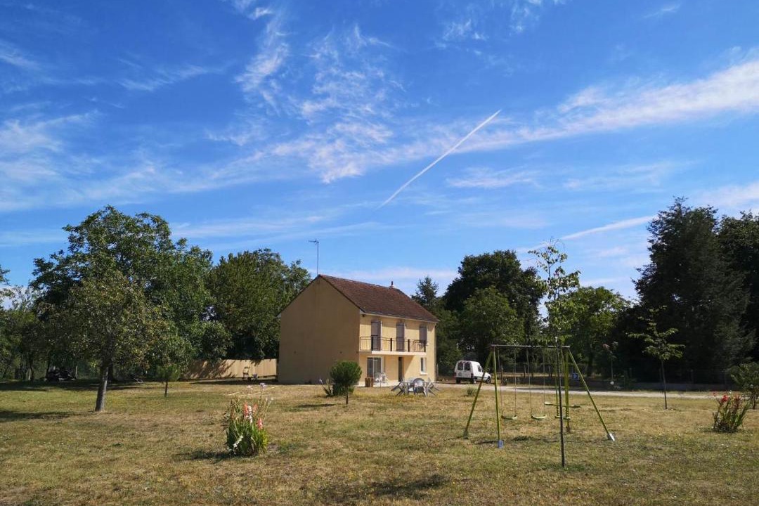 Photo of Buildings in Meusnes