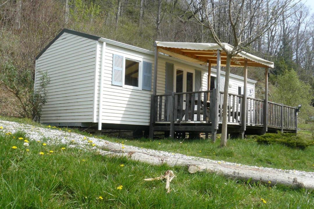 Photo of Others in Louvie Juzon