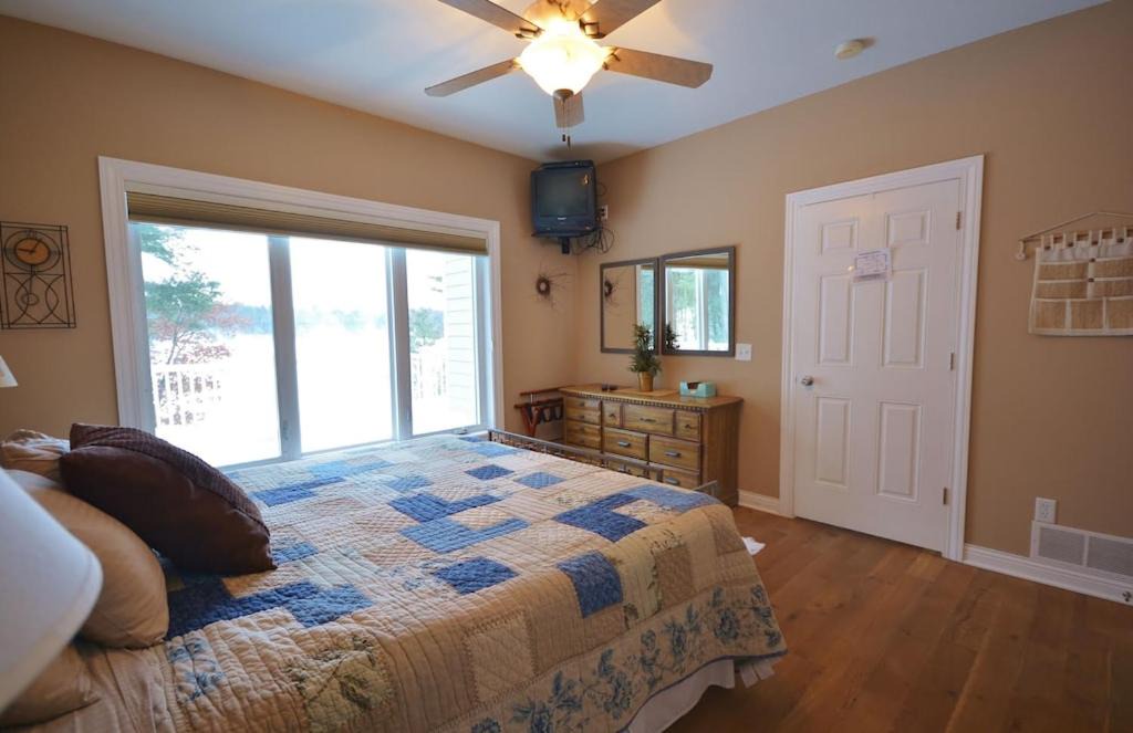 Photo of Bedroom in Redgranite