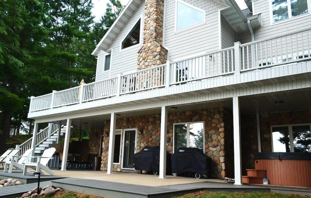 Photo of Buildings in Redgranite
