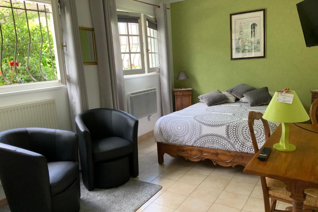 Photo of Others in Couchey