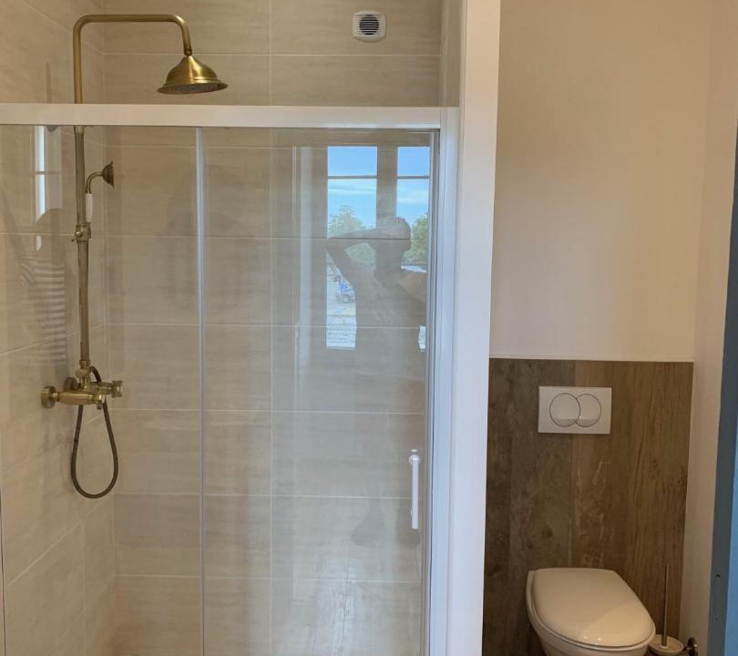 Photo of Others in Pons