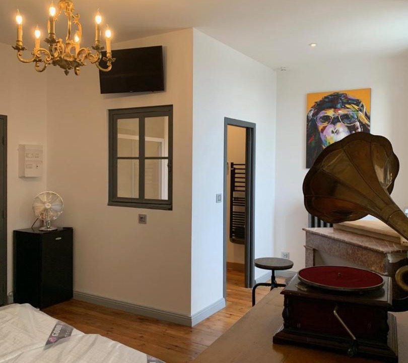 Photo of Others in Pons