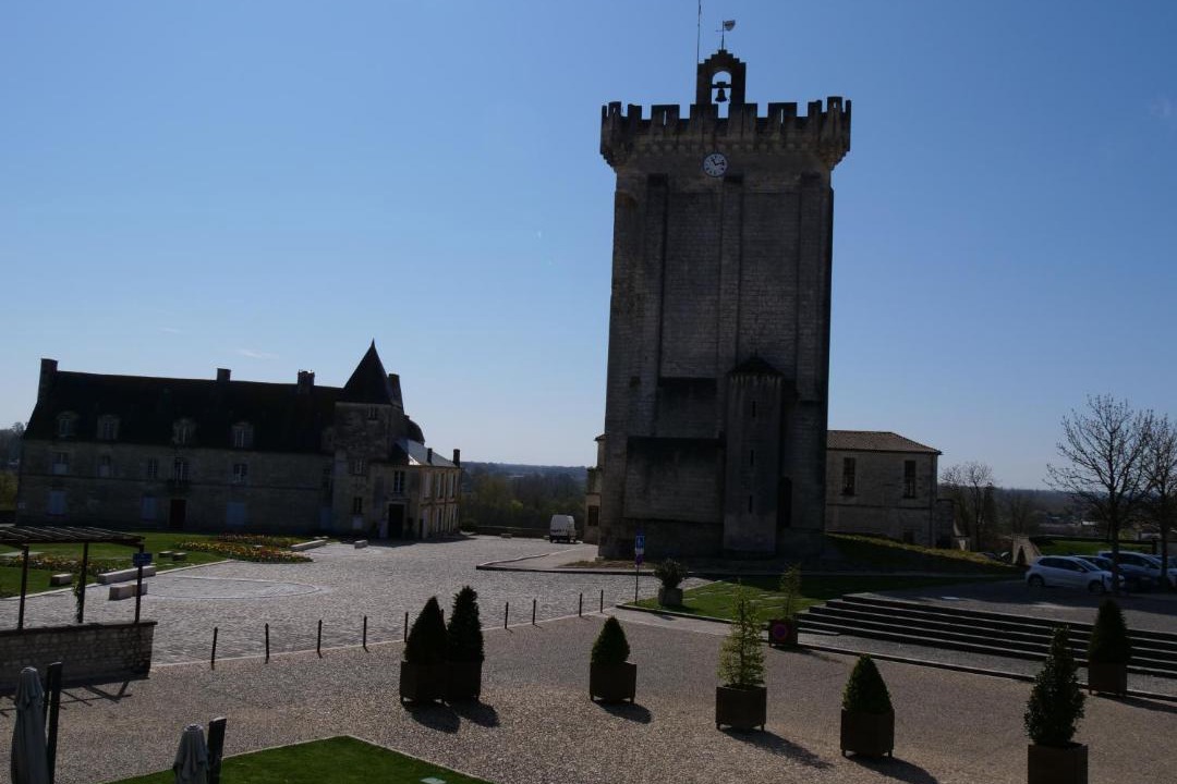 Photo of Others in Pons