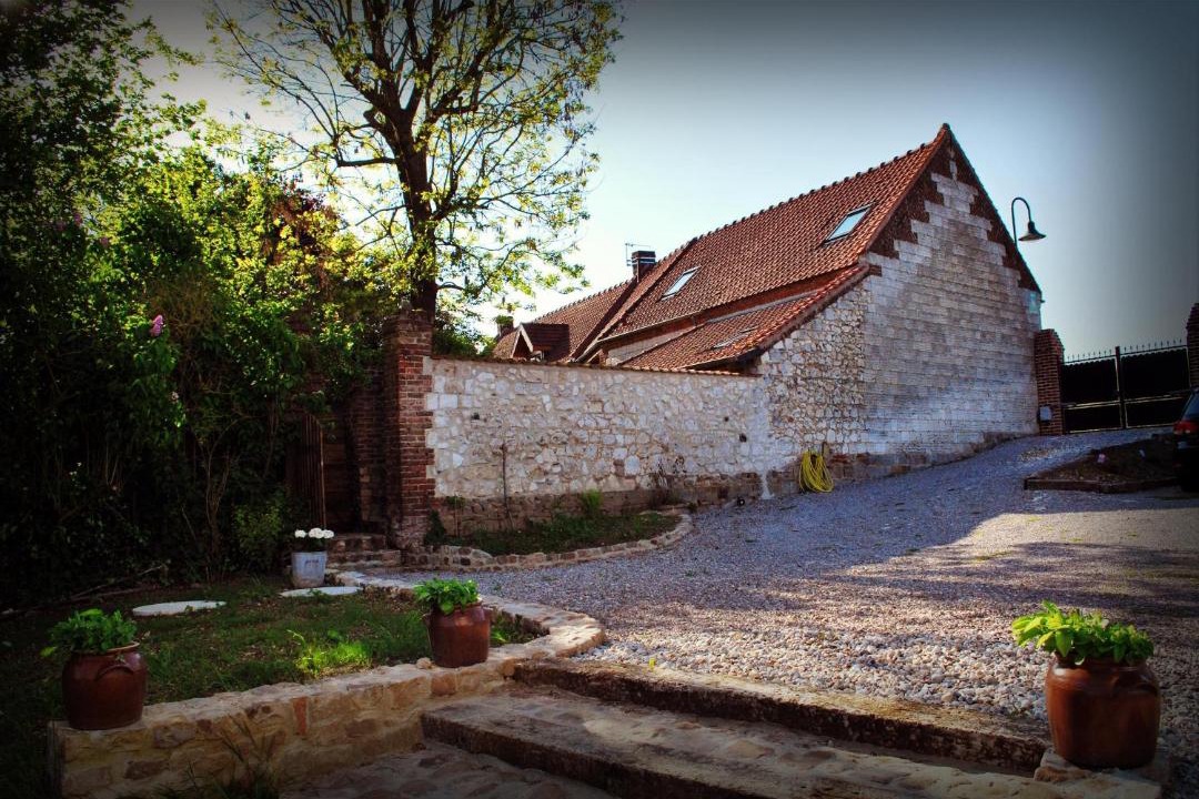 Photo of Buildings in Mont-Saint-Eloi