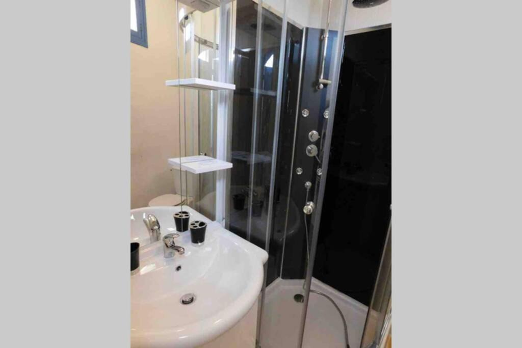 Photo of Bathroom in Beziers City Centre