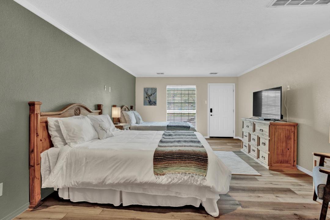 Photo of Bedroom in Canyon Lake