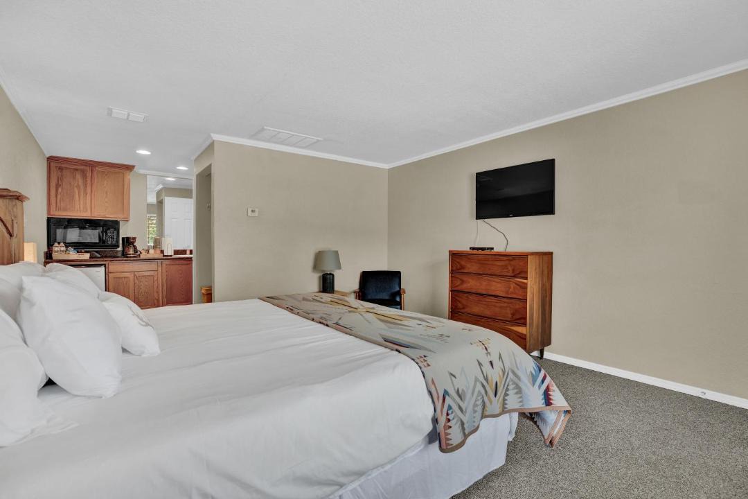 Photo of Bedroom in Canyon Lake
