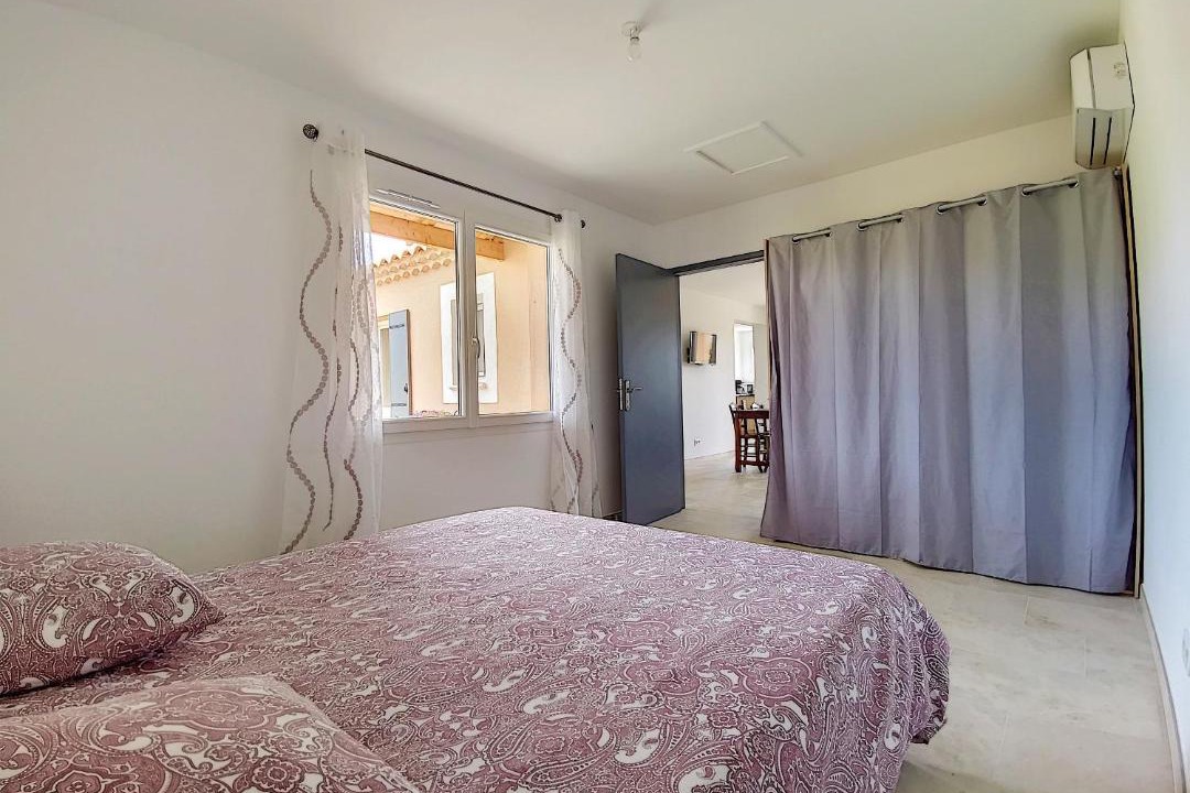 Photo of Bedroom in Eygalieres
