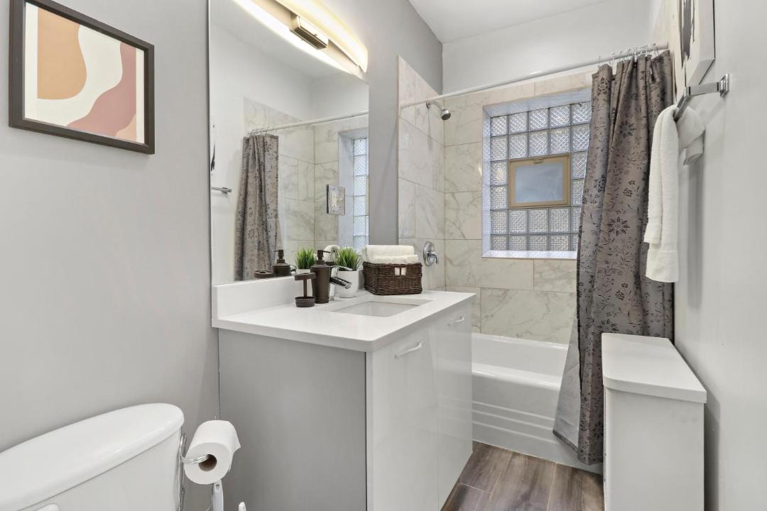 Photo of Bathroom in Lake View East