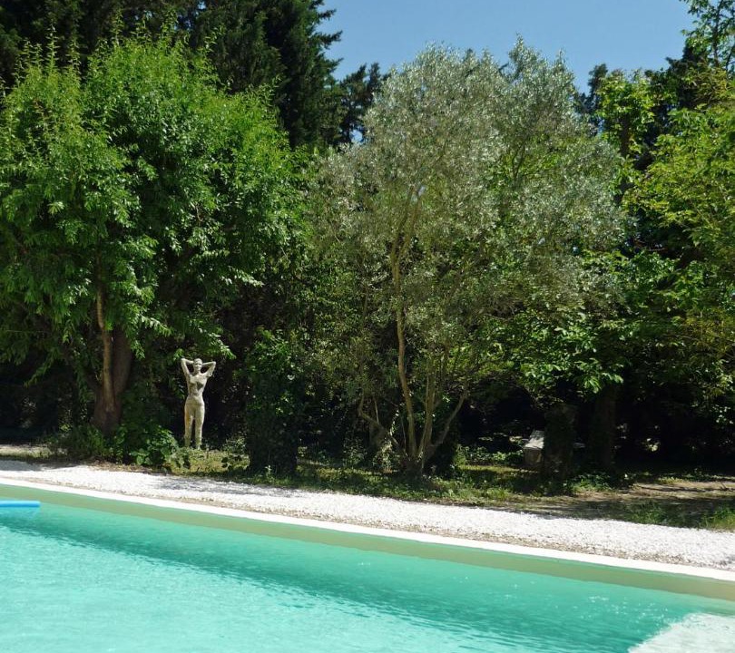 Photo of Others in Noves