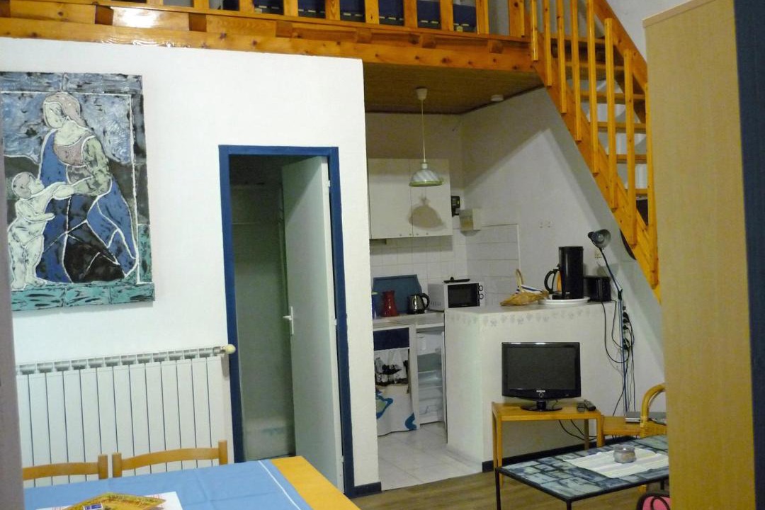 Photo of Others in Noves