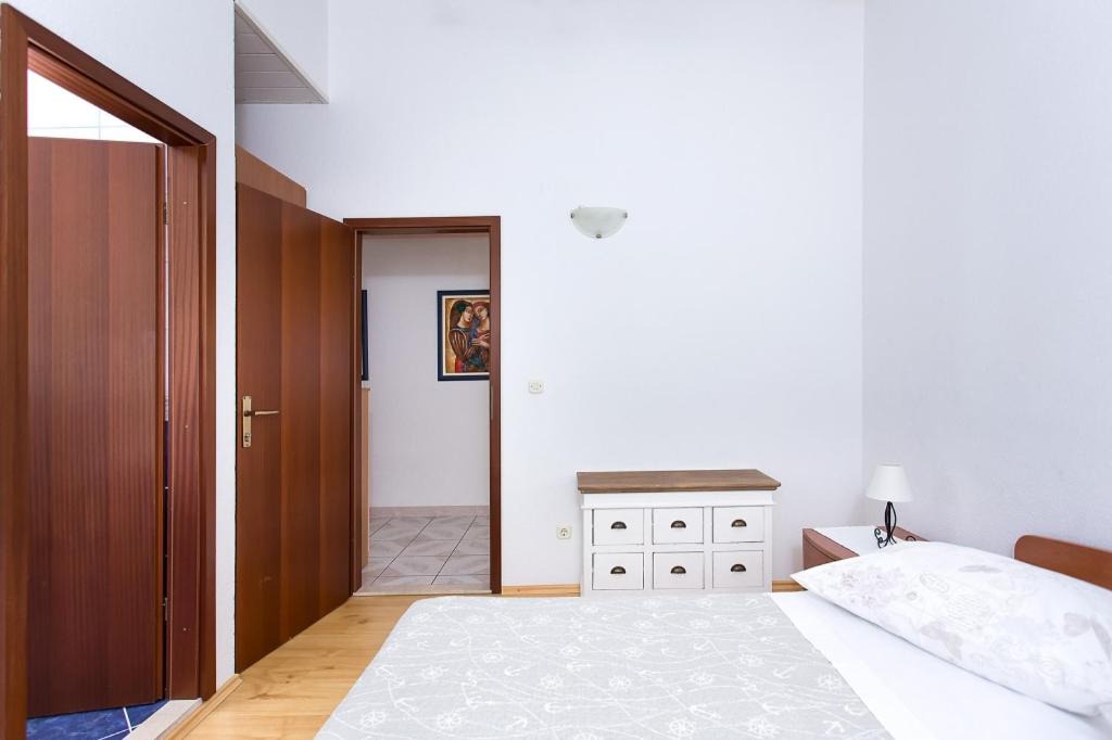 Photo of Bedroom in Brela