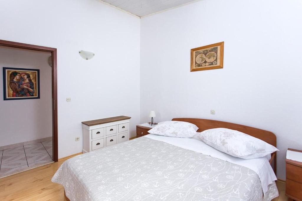 Photo of Bedroom in Brela