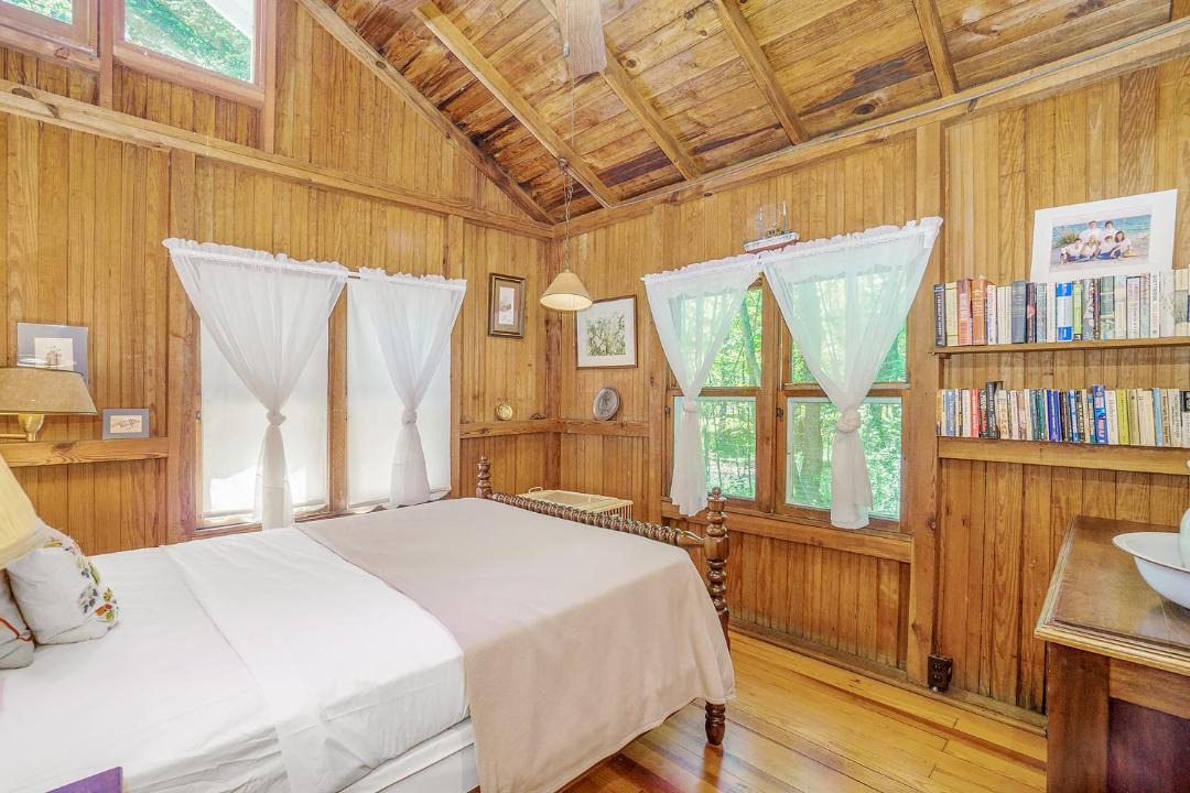 Photo of Bedroom in Frankfort
