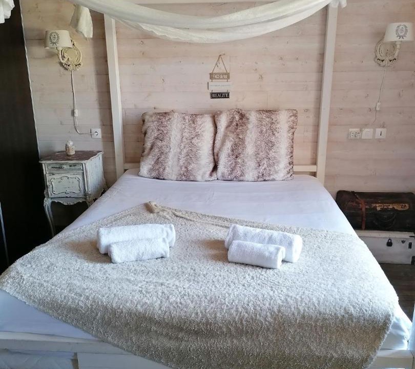 Photo of Bedroom in Pontorson