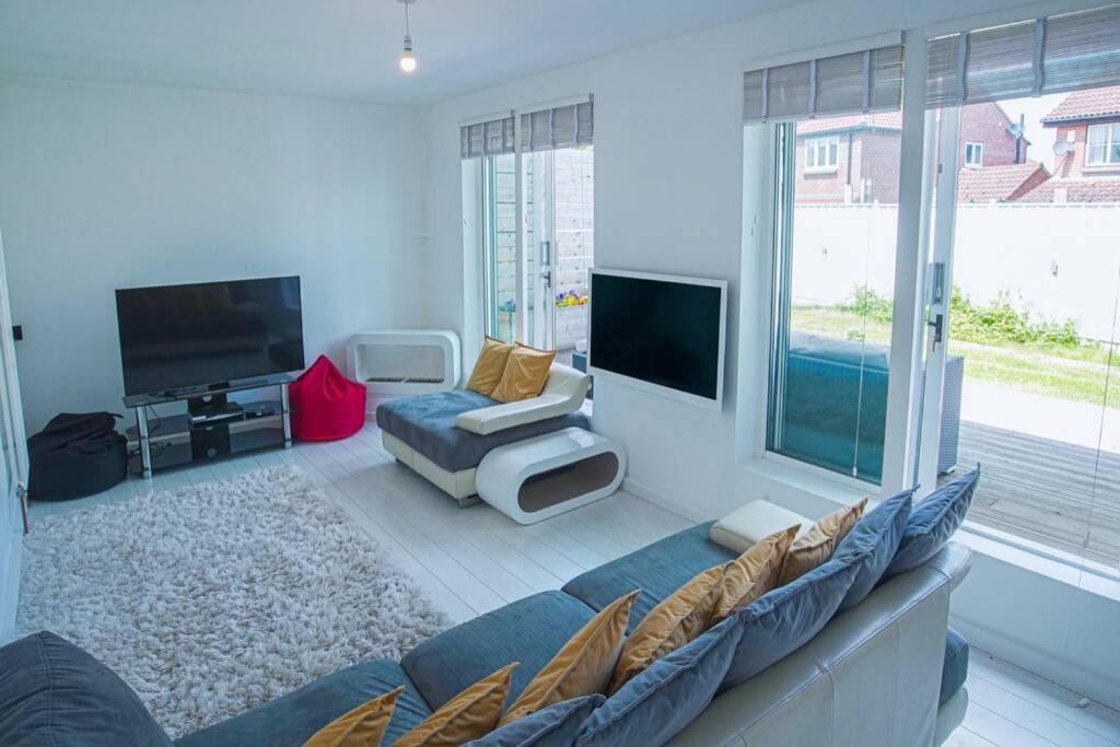 Photo of Livingroom in Shirley