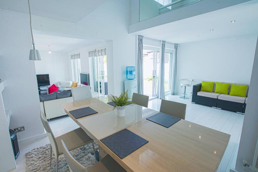 Photo of Livingroom in Shirley